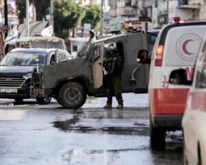 الاحتلال يتعمد اصطدام مركبات المواطنين خلال اقتحامه وسط جنين